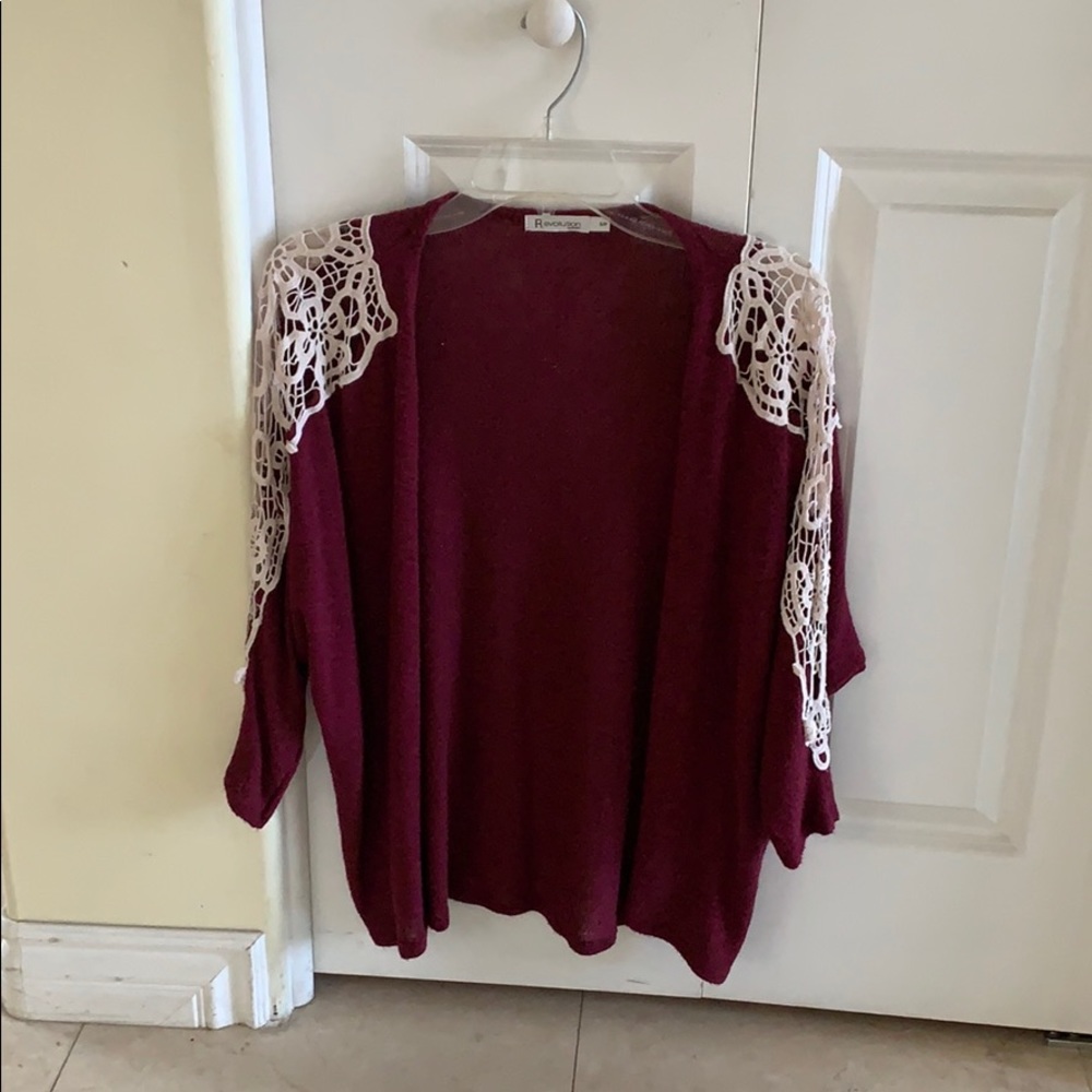 Burgundy light cardigan with lace shoulders